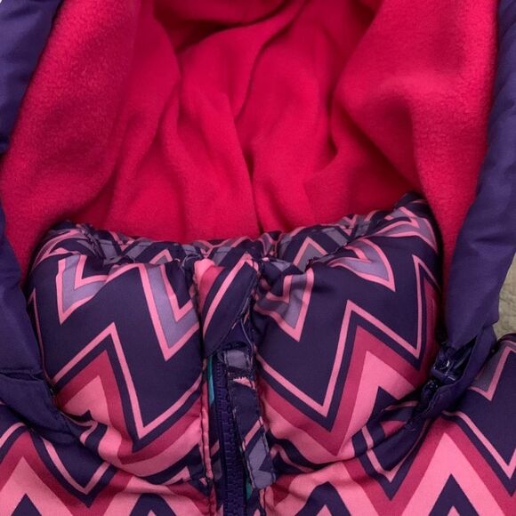 Vertical 9 Chevron Purple Pink Puffer Lined Fleece Vest with Hood Plus Size 16 - Picture 7 of 12